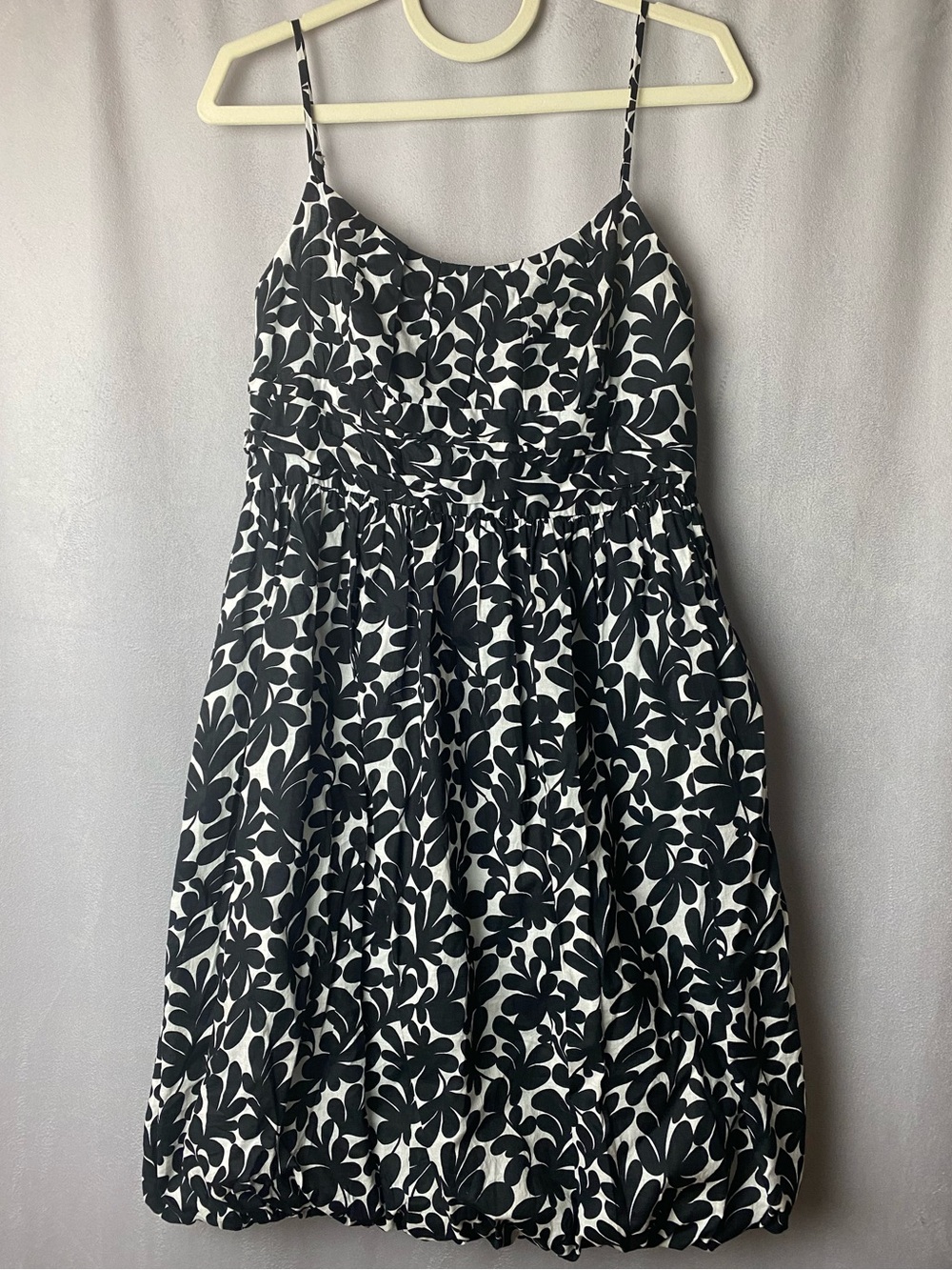 London Times Black White Cotton vacation Floral Spaghetti Strap Mini Dress 10